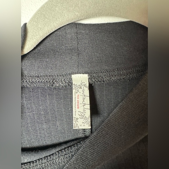 Free People Black Ribbed Mock Neck Long Sleeve Top Size M - Picture 6 of 6